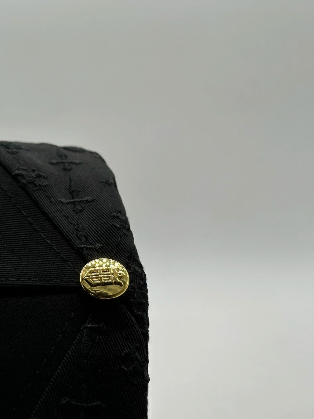 LA Cruz Black & Gold